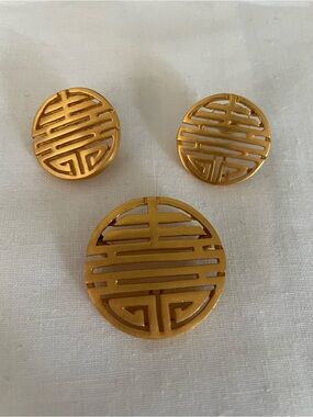 Vtg TBM Gold Tone Chinese Shou Symbol Brooch with Matching Post Earrings Runway